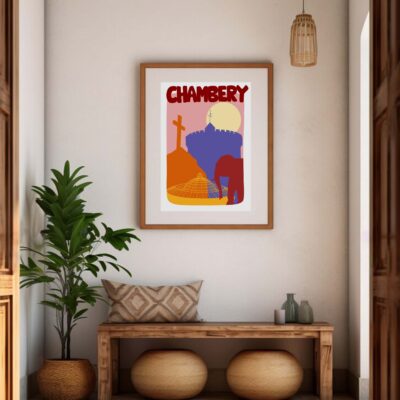 Poster "Chambéry", dessin d'éléments représentatifs de la ville de Chambéry, située en Savoie. Fontaine des Eléphants, château des Ducs de Savoie, croix du Nivolet, rotonde ferroviaire. Affiche dans cadre beige