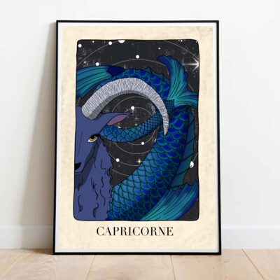 Poster "Capricorn" de la collection astrologie. Représente le signe capricorne dans les tons bleus, tête de chèvre avec queue de sirène. Galaxie en fond avec étoiles, dans cadre noir